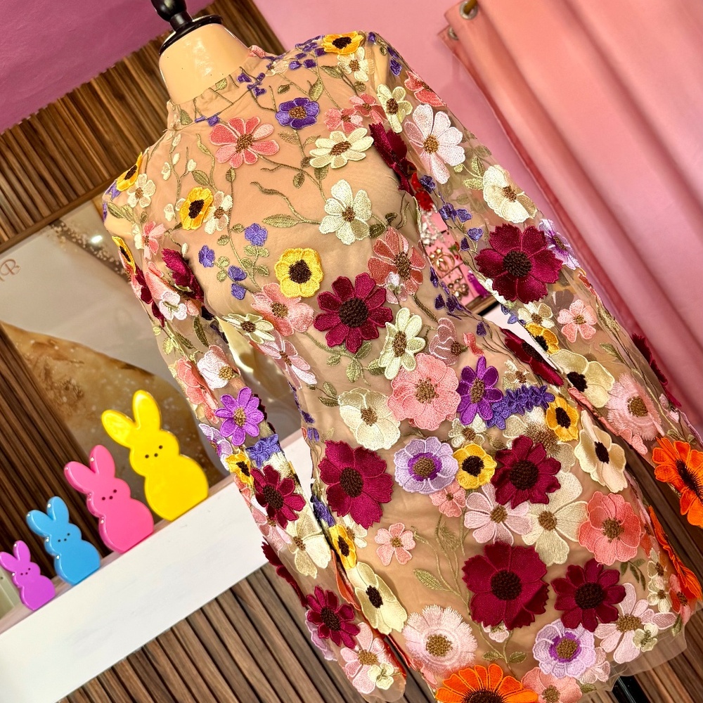 women’s embroidered floral dress 🌺